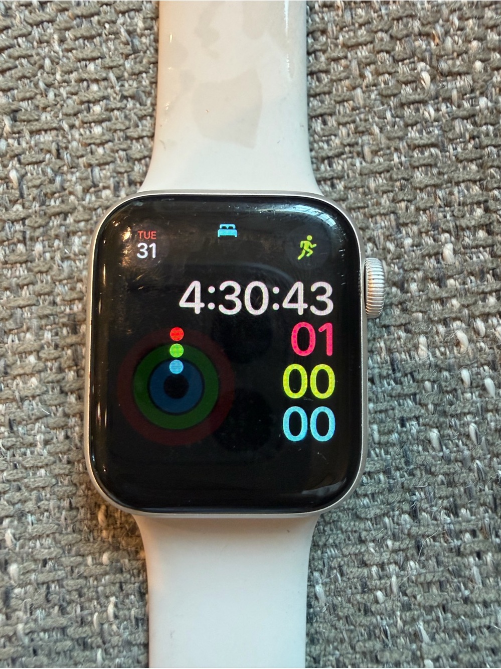 Apple Watch SE 2nd Gen 40mm GPS Aluminum + Charger
